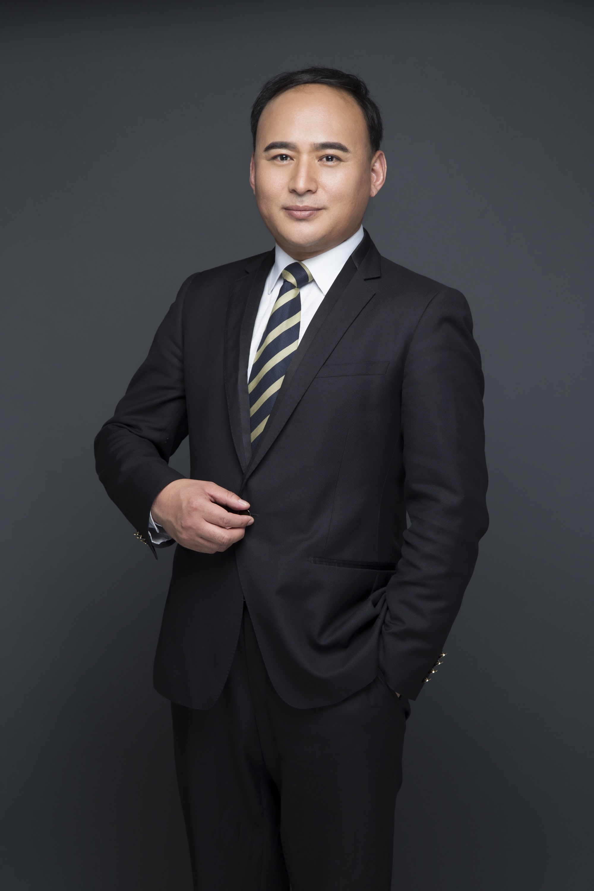 秦予白 灯光与摄影艺术负责人